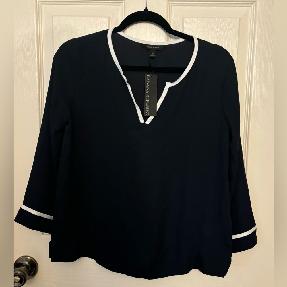 NWT, Banana Republic top, size XS.